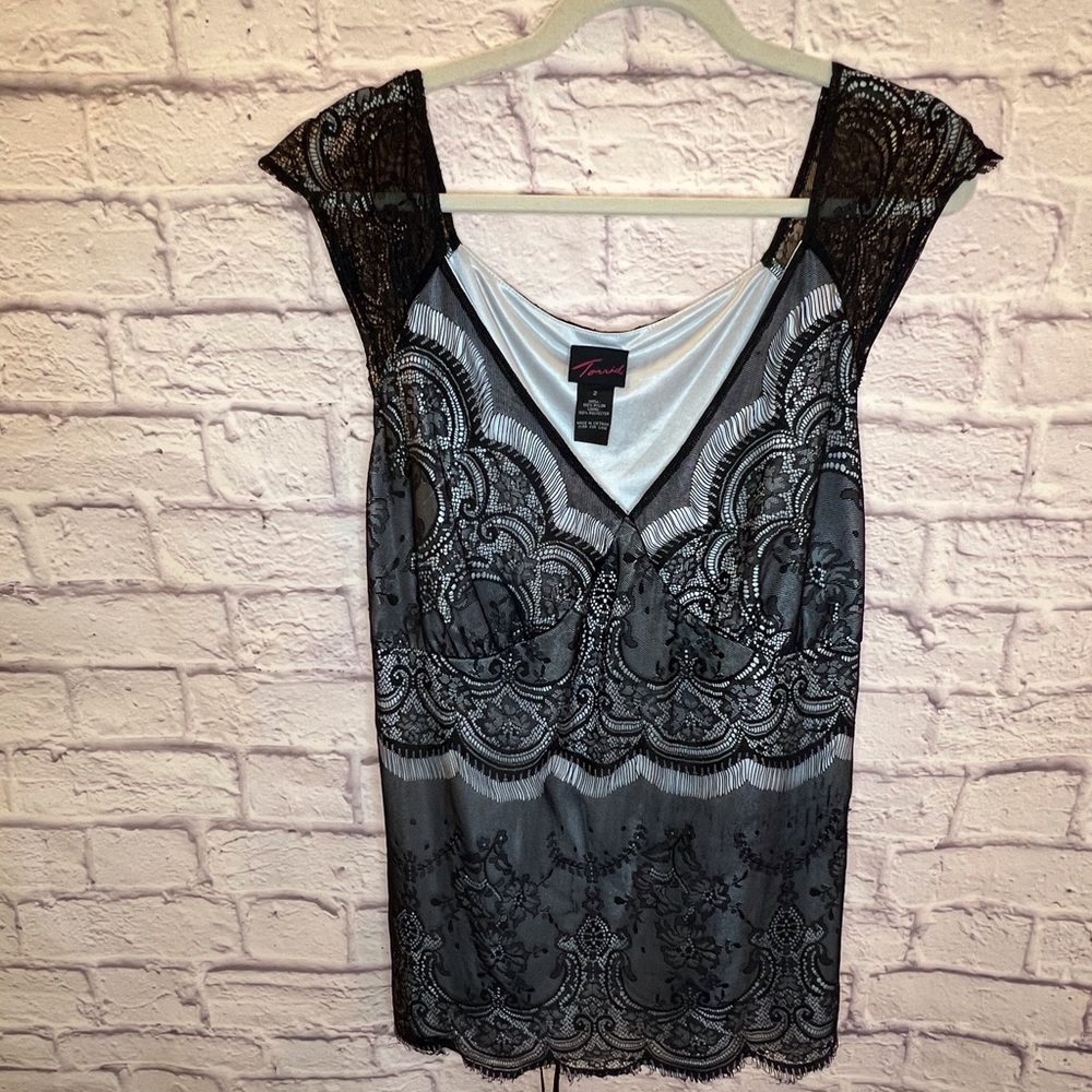 Torrid Lace Sleeveless Top